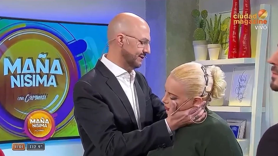 Carmen Barbieri mientras era hipnotizada en su programa 