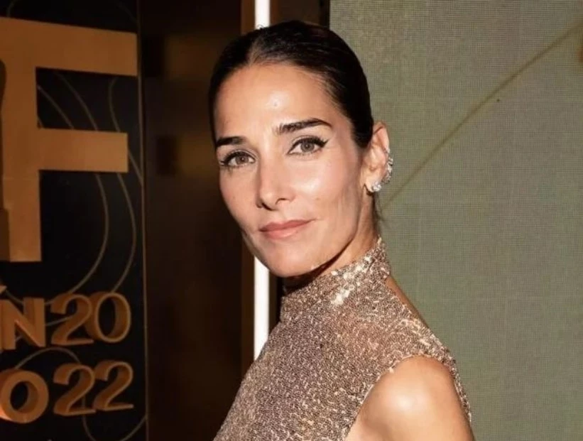 Juana Viale desfilando vestida de novia