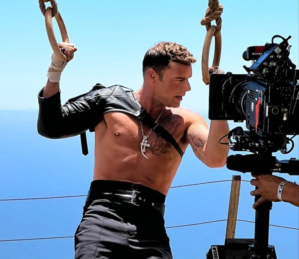Con esta foto, Ricky Martin adelantó cómo será su nuevo videoclip