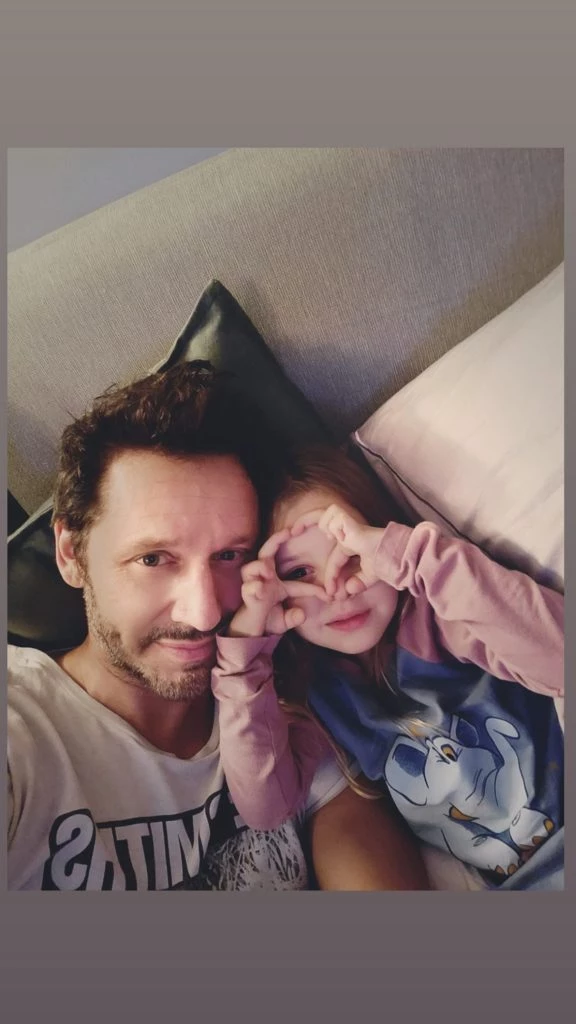 VICUÑA CON MAGNOLIA