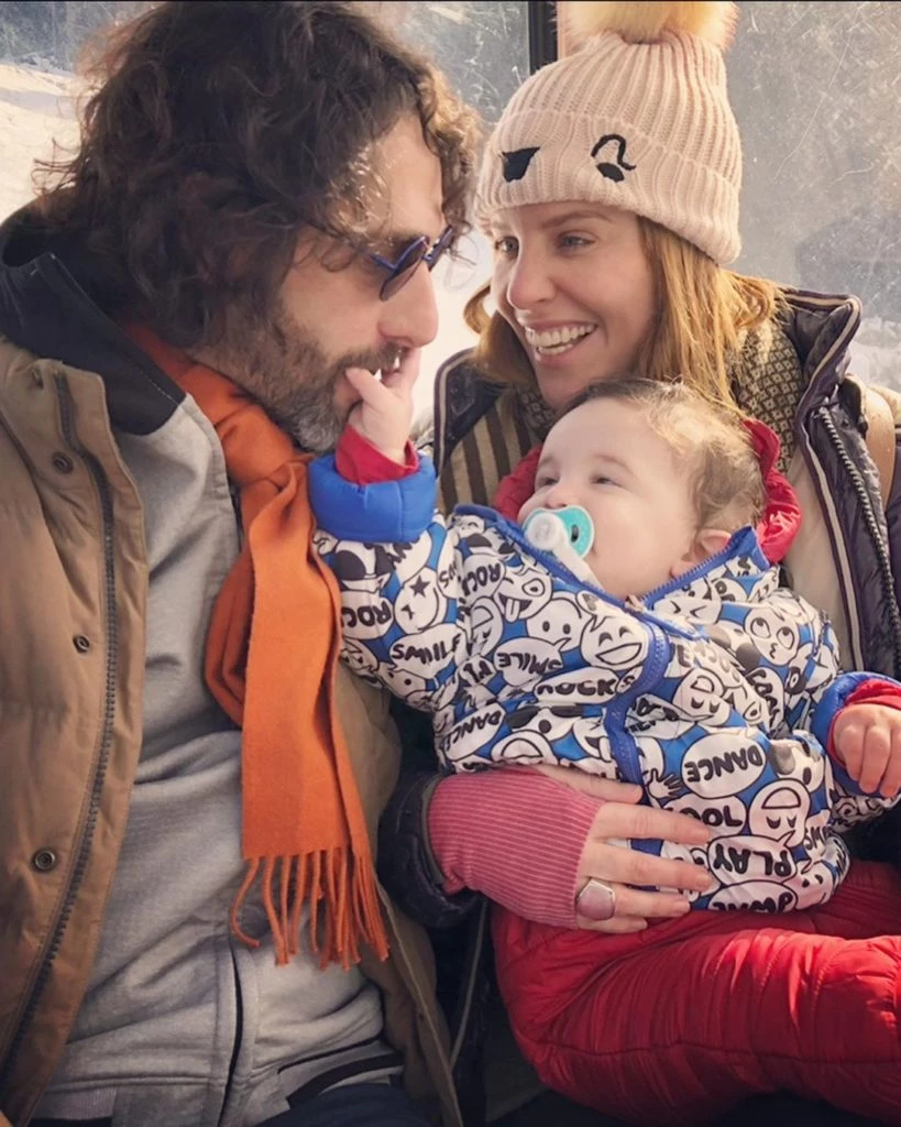 Agustina Kämpfer, su hijo Juan y Carlos Gianella