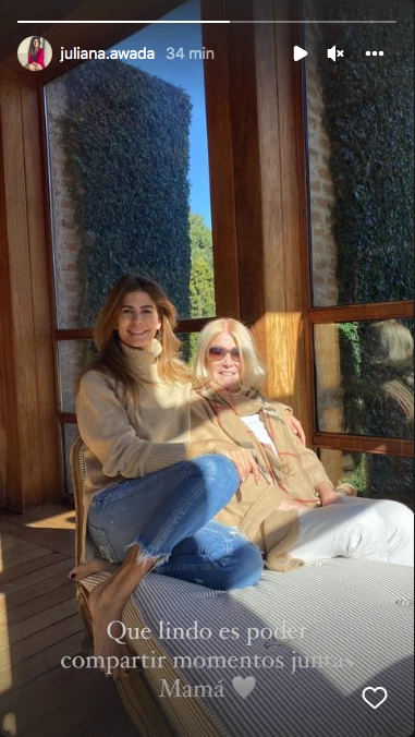 JULIANA AWADA Y MADRE