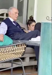 TINI STOESSEL CON SU ABUELO