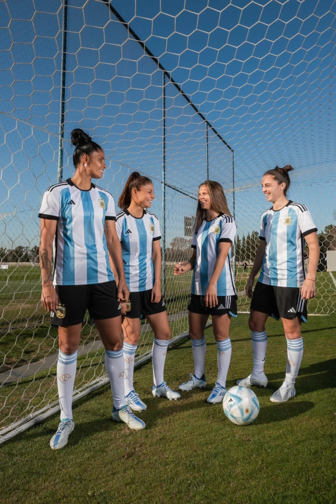 La Selección Femenina con la nueva camiseta argentina