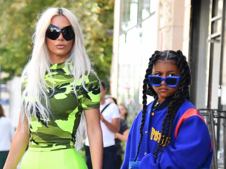 Kim Kardashian y su hija North West derrochan estilo en París – Revista  Para Ti