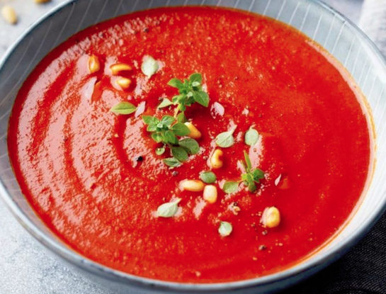 La receta de la sopa de tomates de Estefanía Pasquini, la esposa del Dr. Cormillot