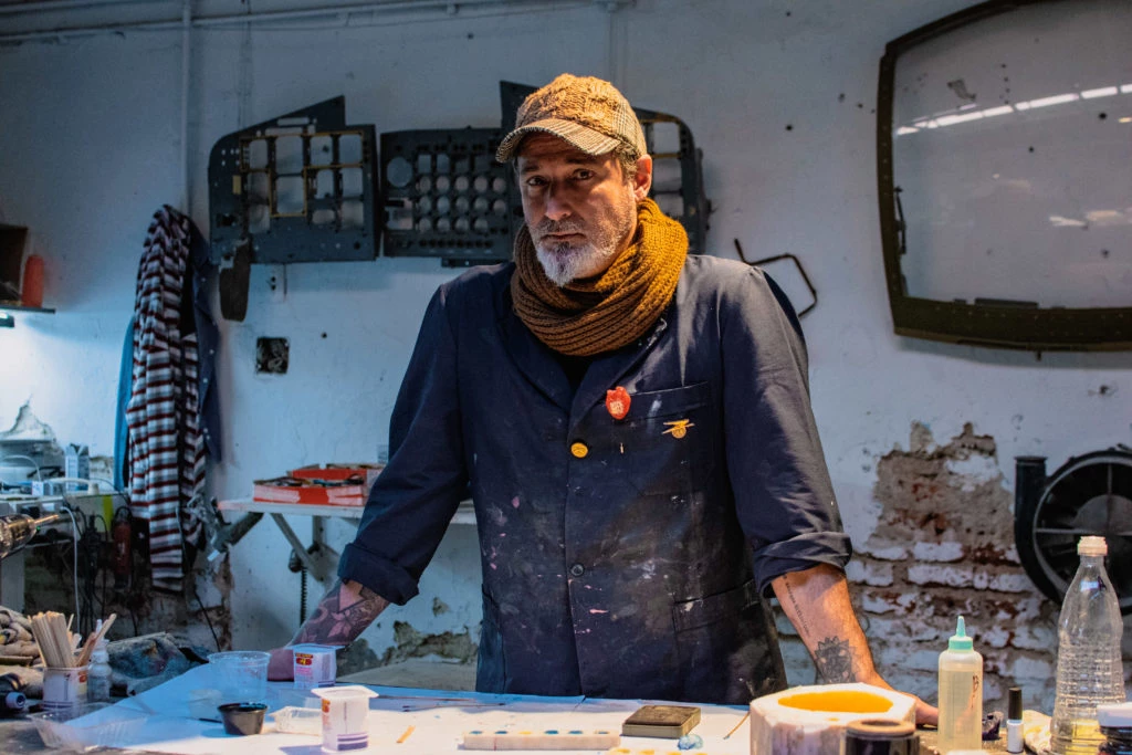 Leandro Sivori en su taller