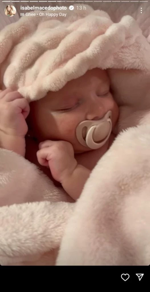 Julia, la segunda hija de Isabel Macedo y Juan Manuel Urtubey.