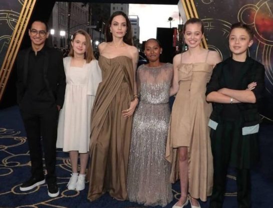 Así está Knox Leon, uno de los mellizos Angelina Jolie y Brad Pitt