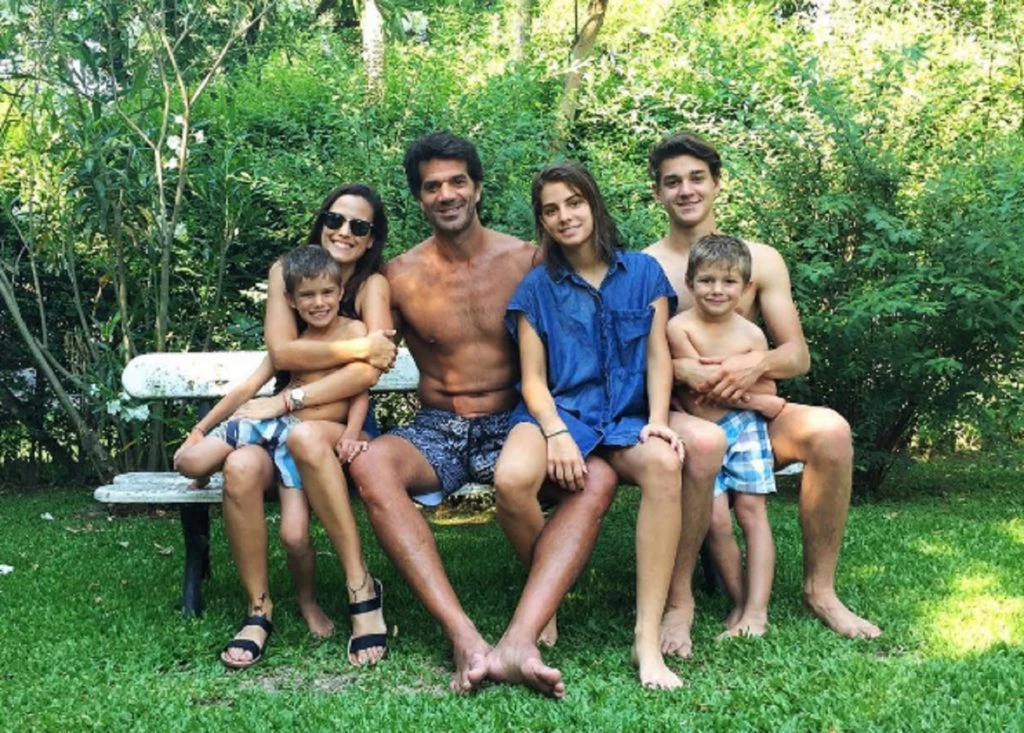 Cristian Cúneo Libarona y Luli Fernández en familia.