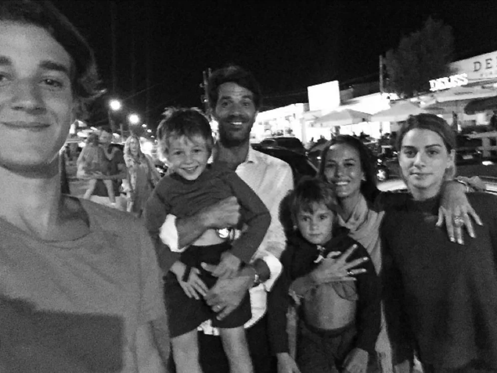 Cristian Cúneo Libarona y Luli Fernández en familia.