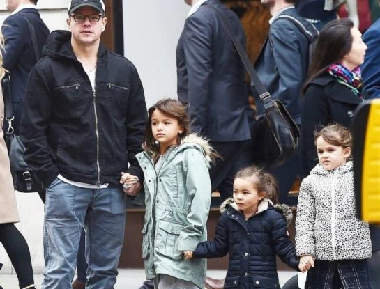 Así están Isabella, Gia y Stella, las hijas de Matt Damon y Luciana Barroso: tienen 15, 13 y 11 años y vacacionan en Italia junto a sus padres