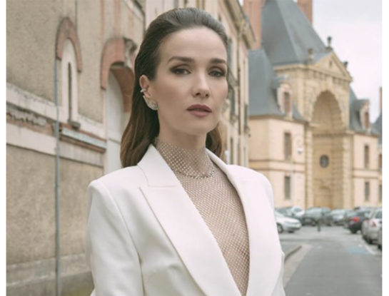 El look super chic de Natalia Oreiro para presentar su nueva serie, "Santa Evita", en Francia