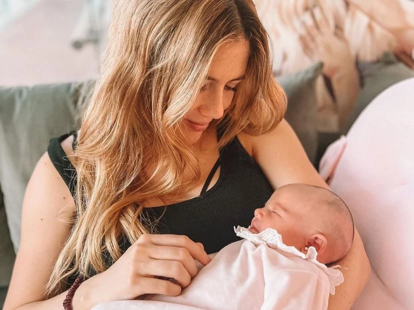 Stephanie Demner contó intimidades del nacimiento de su hija Arianna