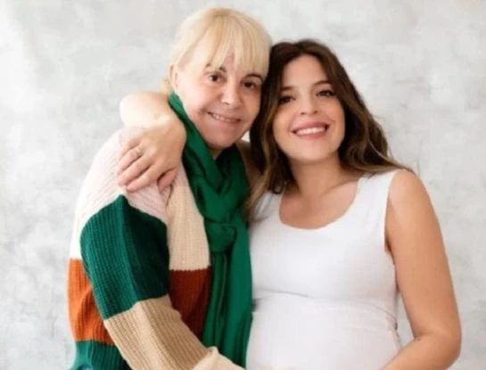 Claudia Villafañe reveló la primera imagen con su nieta Azul