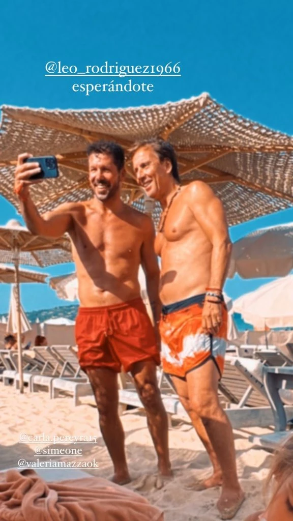 Diego Simeone y Alejandro Gravier en la playa