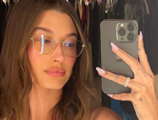 El estilo de uñas de Hailey Bieber que es viral en redes y todas se quieren hacer