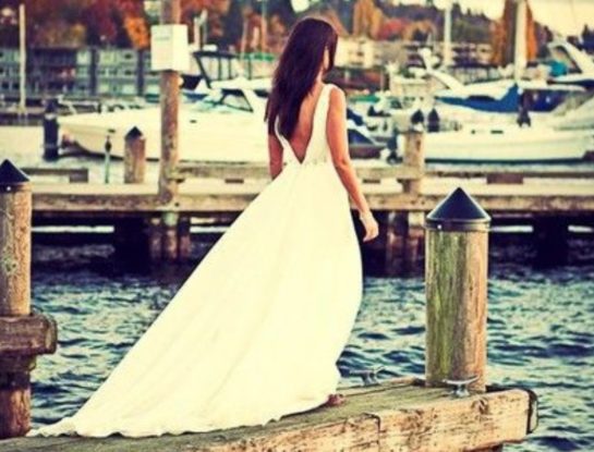 #AmorEs: Su prometido murió en altamar pero ella nunca dejó de esperarlo en el muelle (vestida de novia) donde se vieron por última vez