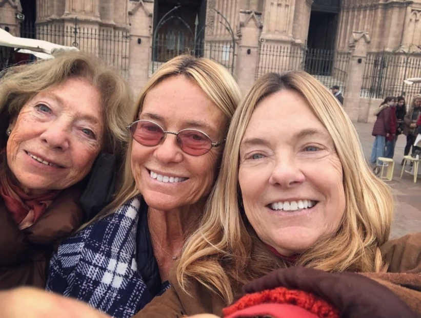 María Emilia, María Laura y su mamá