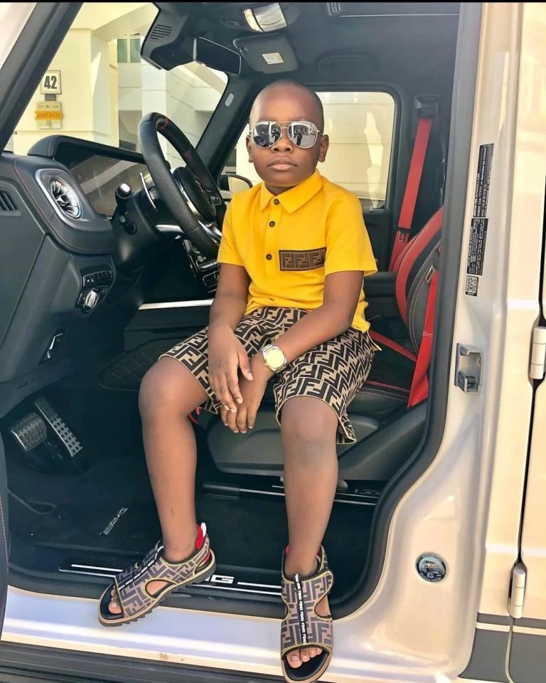 Mompha Junior el niño más rico del mundo