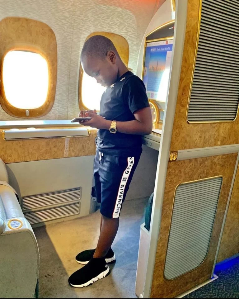 Mompha Junior el niño más rico del mundo