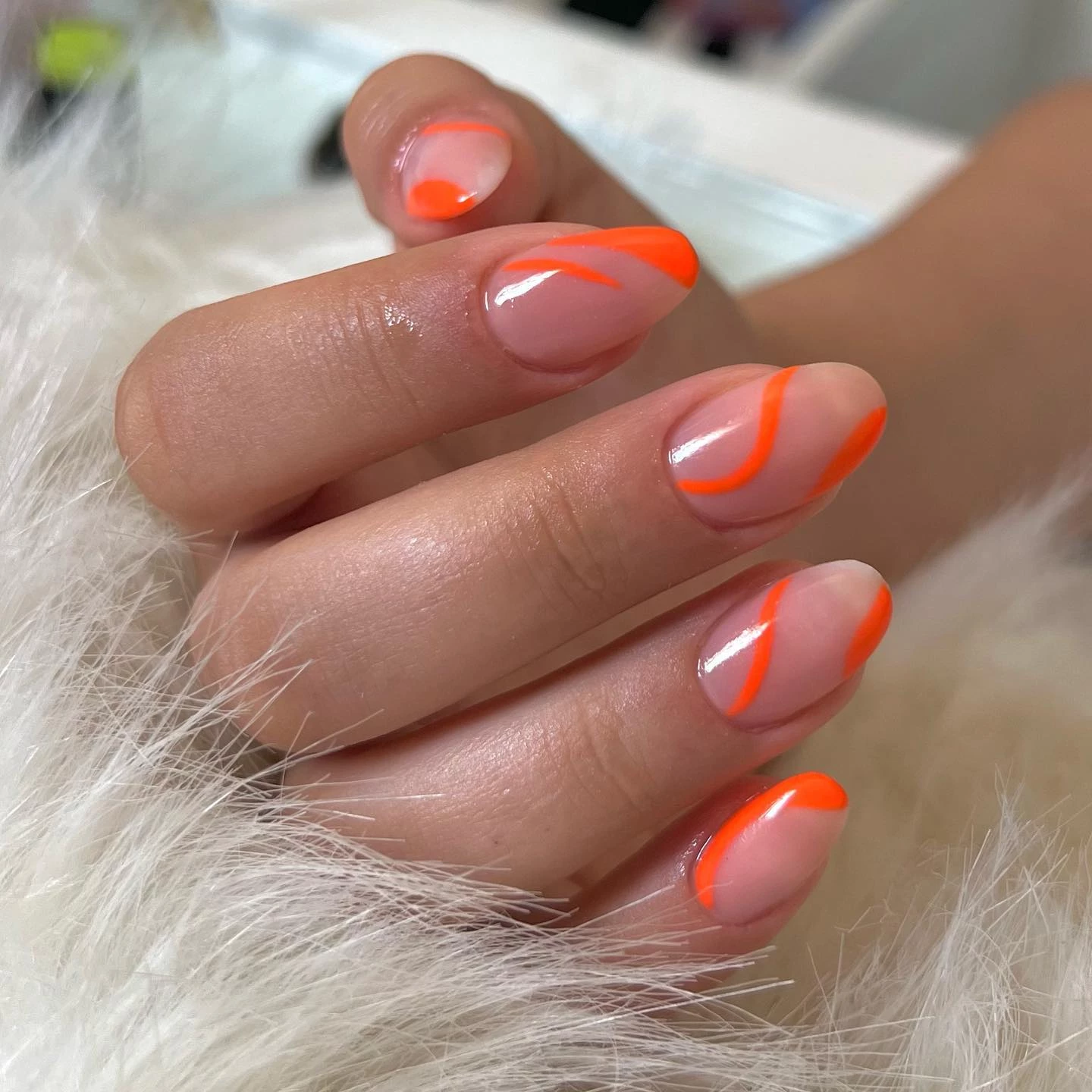 tendencia en anil art 2023, uñas orange