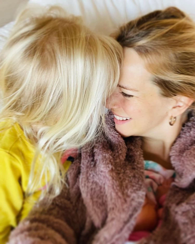 Luisana Lopilato junto a sus hijas Vida y Cielo