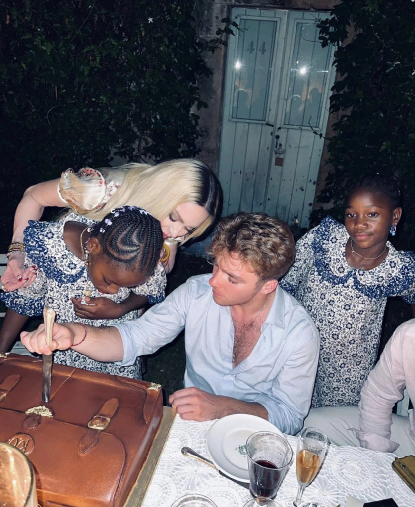 Madonna y sus hijos en Italia. Foto IG.