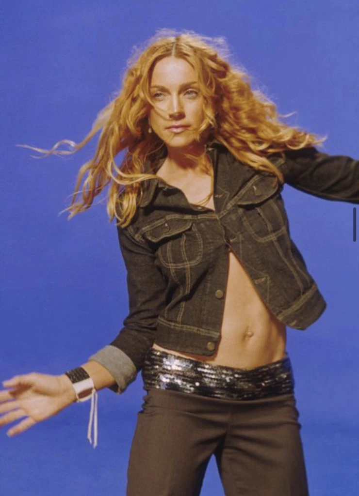 Madonna en su video Ray of Light (1998). Foto IG.