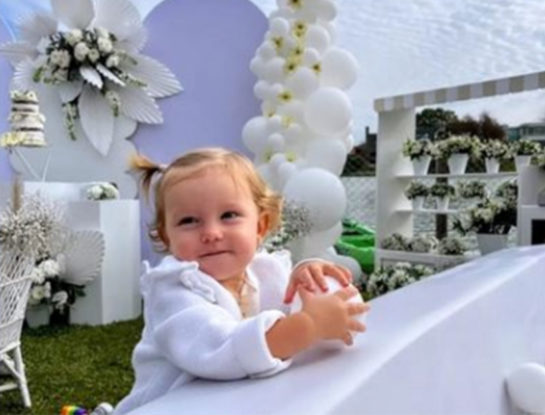 Las fotos del cumpleaños de Ana, la hija de Pampita y Roberto García Moritán: con muñecos y temática total white