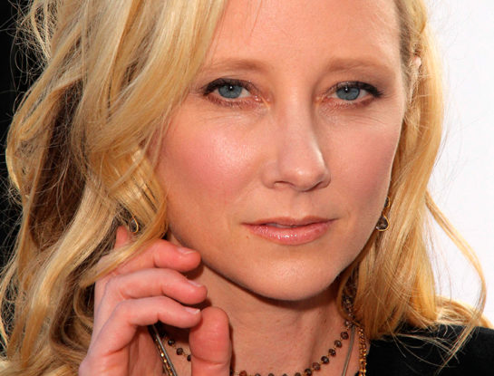 La difícil vida de Anne Heche: su padre la violó, perdió a dos hermanos (uno se suicidó) y su madre nunca le perdonó su elección sexual