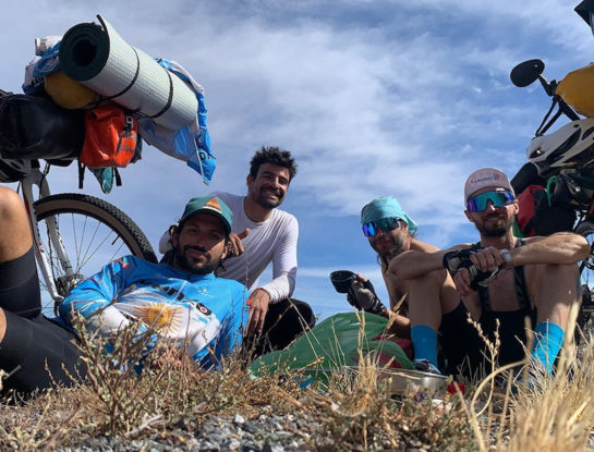 Qatar 2022: la historia de los 4 cordobeses que están yendo al mundial en bici... Ya recorrieron 6000 km