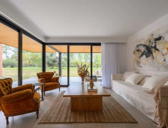 Espiá cada rincón de esta casa en pleno bosque de Córdoba