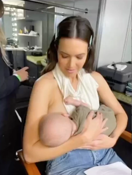 Mandy Moore y su primer hijo August espera a su segundo hijo y no se puede dar anestesia peridural