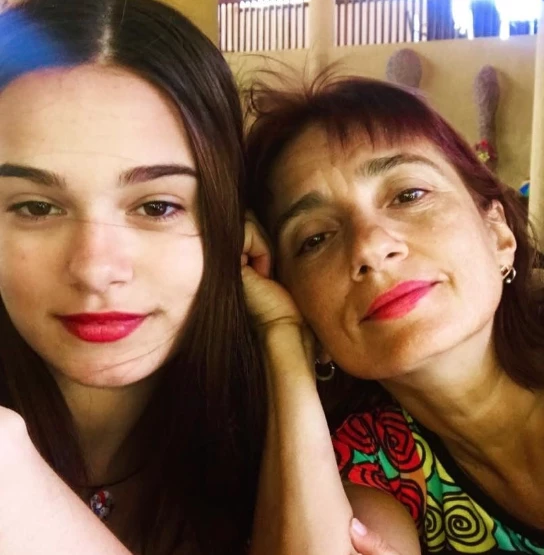 Hilda Lizarazu y su hija Mía