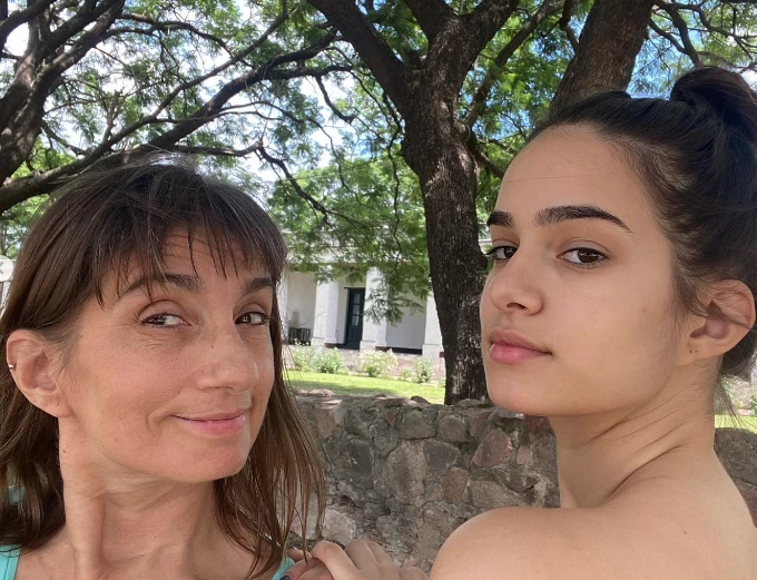 Hilda Lizarazu y su hija Mía