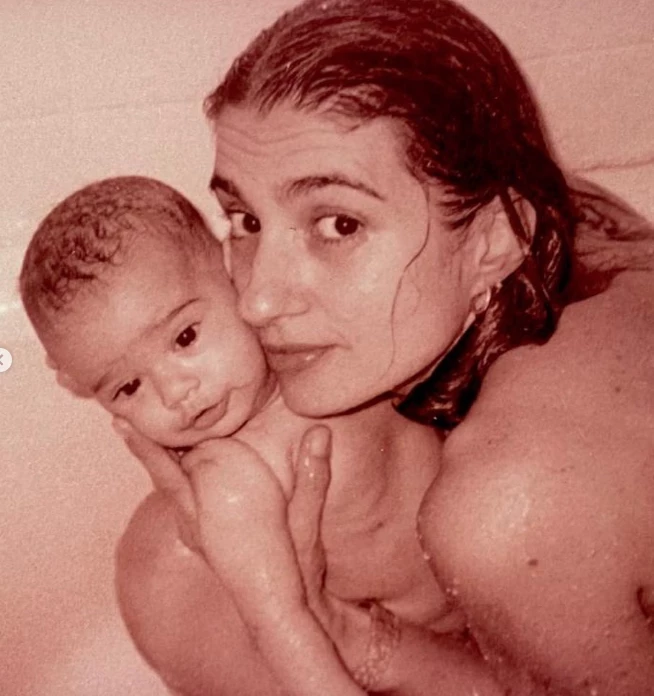 Hilda Lizarazu y su hija Mía