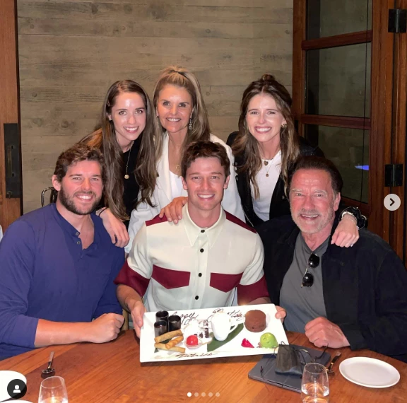 Patrick Schwarzenegger y familia