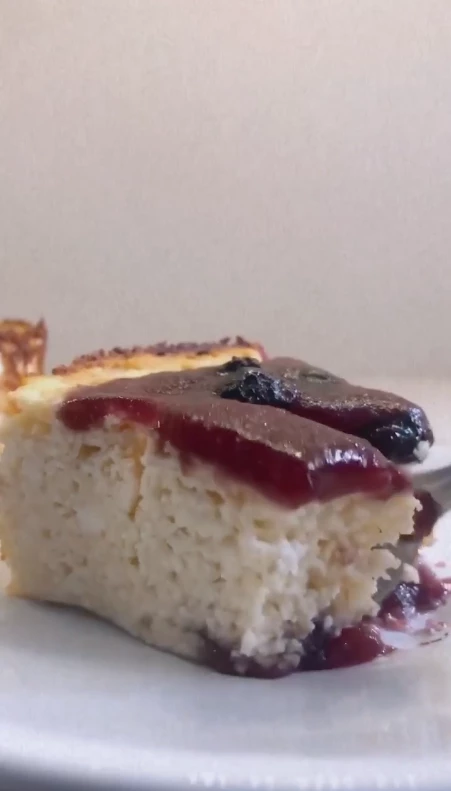 La receta de la torta de ricota fit con frutos rojos