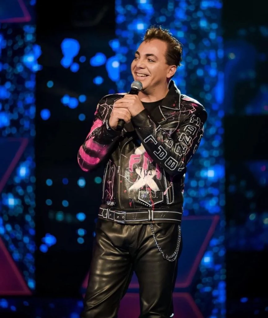 Look Cristain castro con campera de cuero