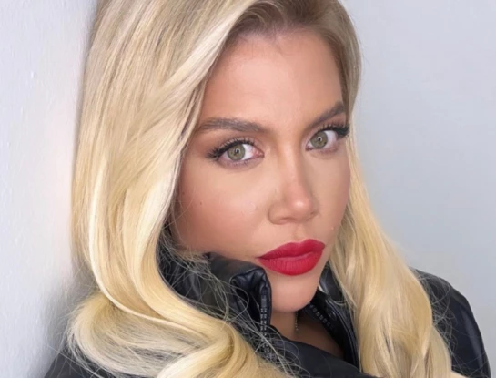 Las lujosas sandalias de más de 500 mil pesos que usó Wanda Nara en la calle Corrientes 