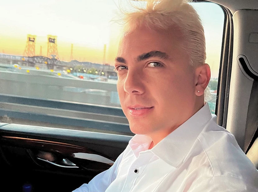 Look Cristain castro con campera de cuero