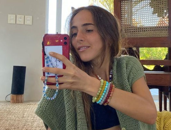 El look canchero de Ámbar de Benedictis para disfrutar del verano europeo