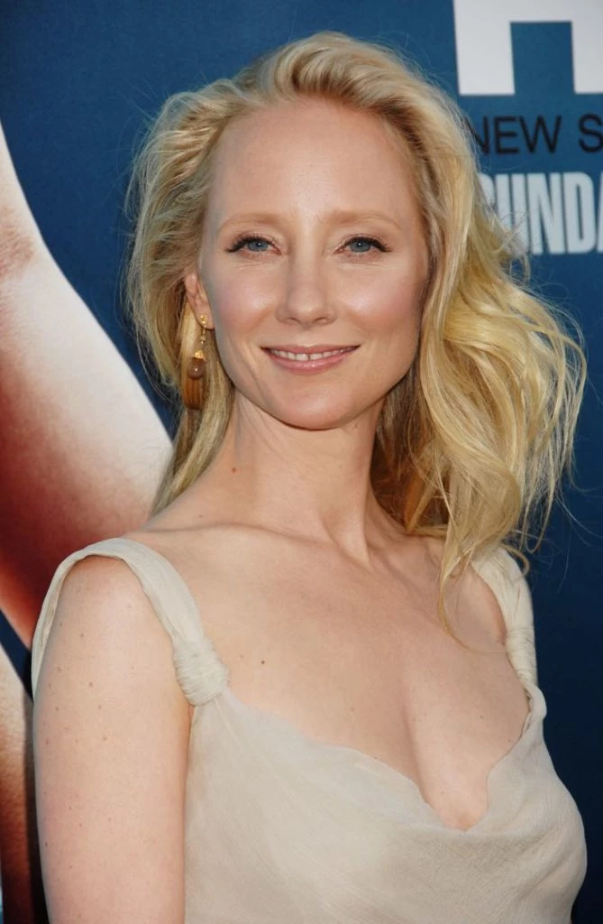 ANNE HECHE