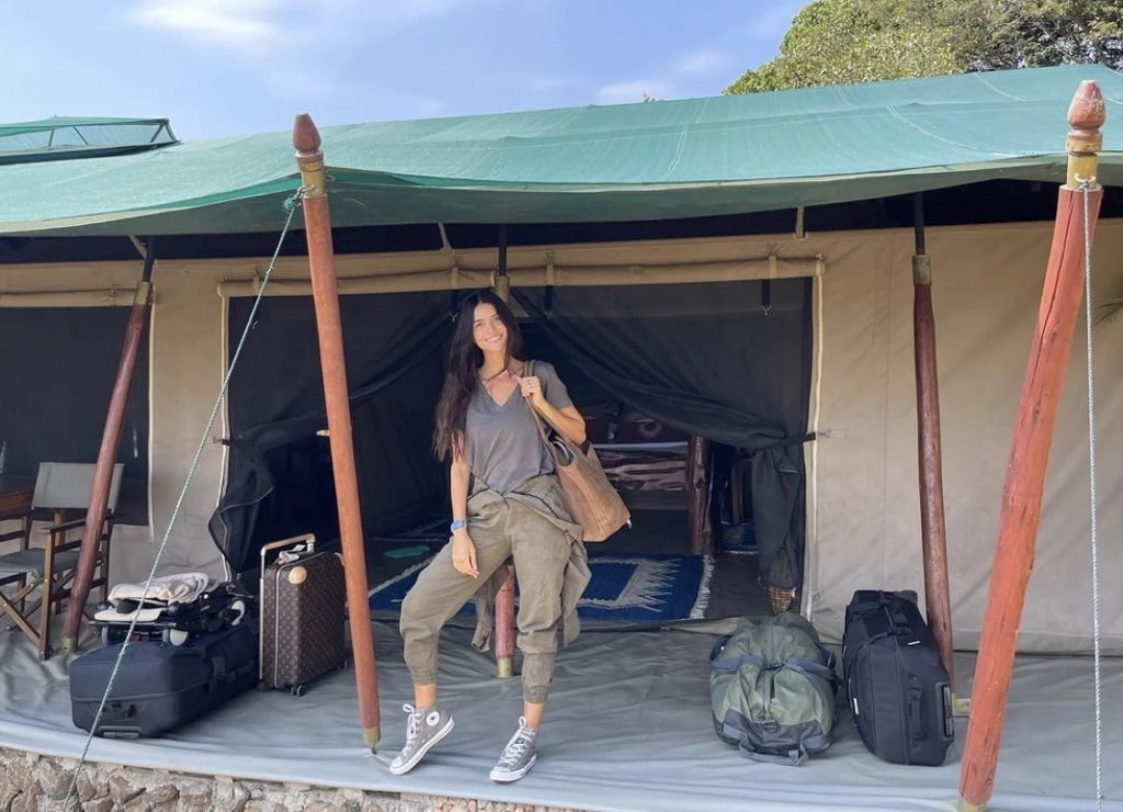 Zaira Nara y su valija Louis Vuitton en África. Foto IG.