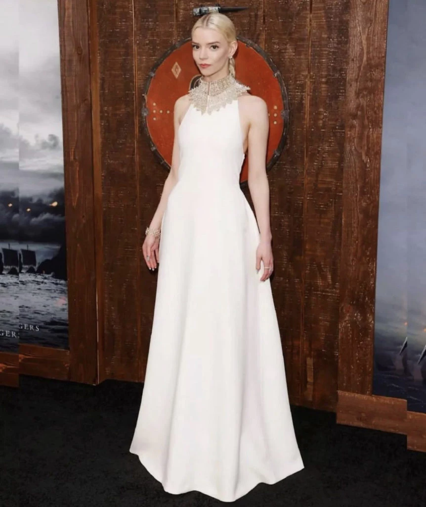 Anya Taylor Joy espléndida de blanco. Foto IG.