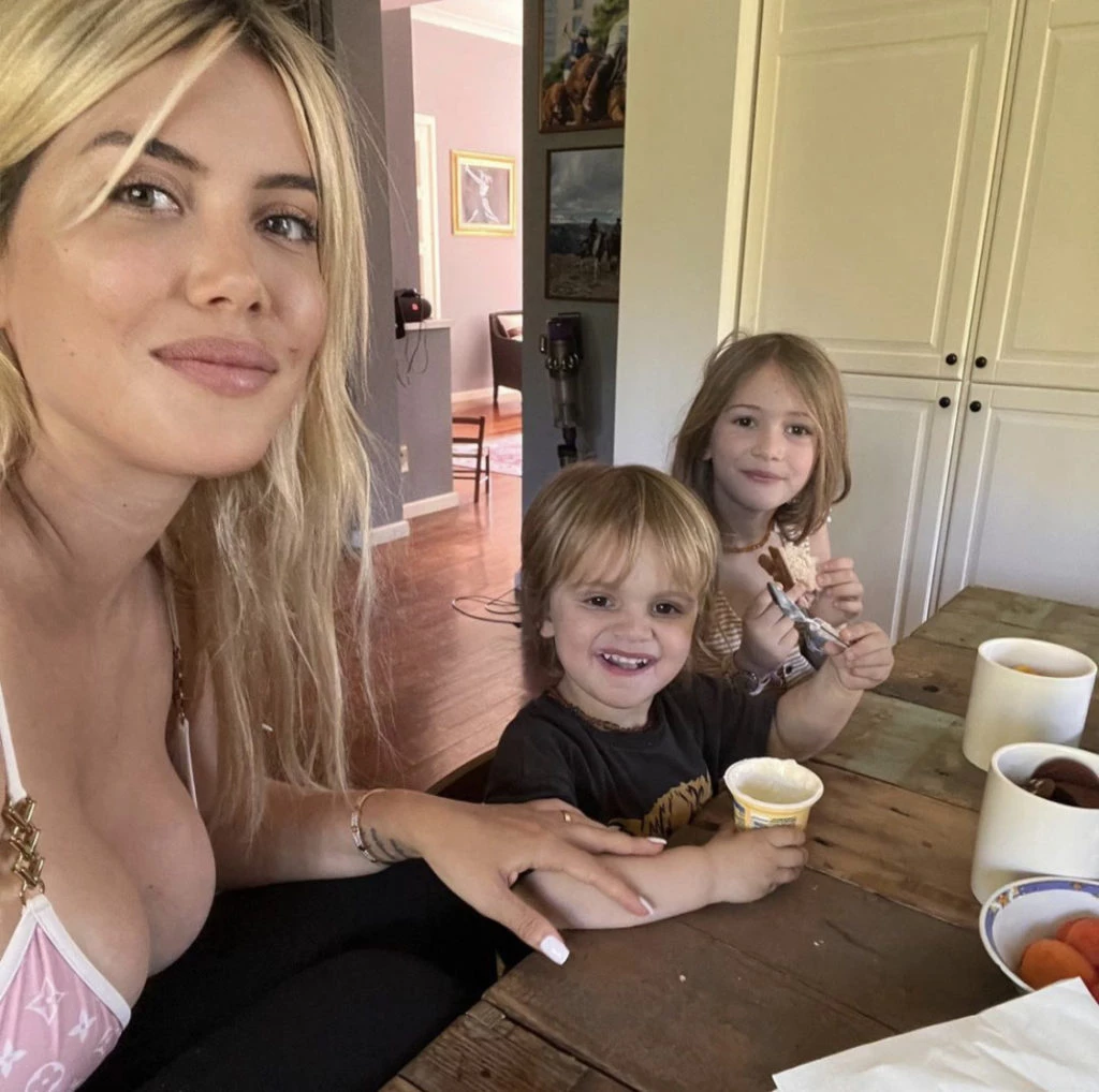 Wanda y su bikini Louis Vuitton. Foto IG.