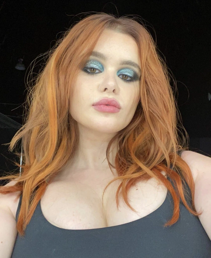 Barbie Ferreira, una de las actrices de Euphoria, con un maquillaje impactante en sus ojos. Foto IG.