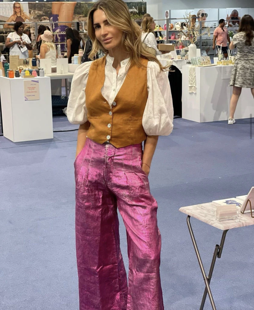 Uno de los looks metalizados de María Vázquez. Foto IG.