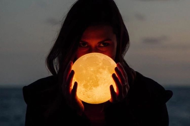 Luna nueva en Virgo. Foto Pinterest.